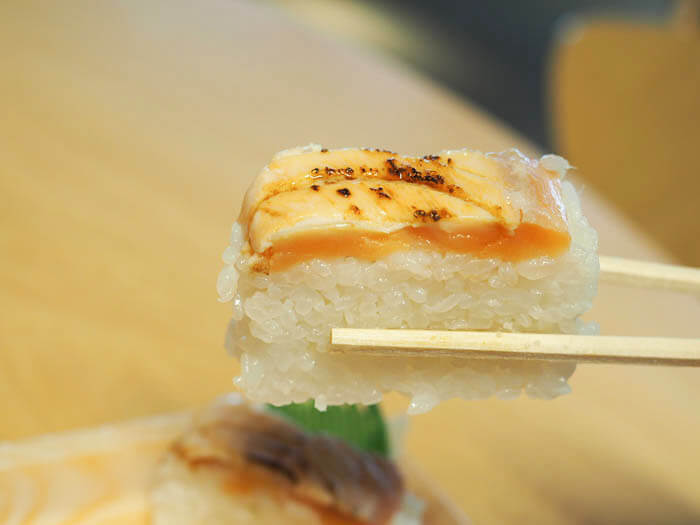 炙りはほどよいレア感がうまい