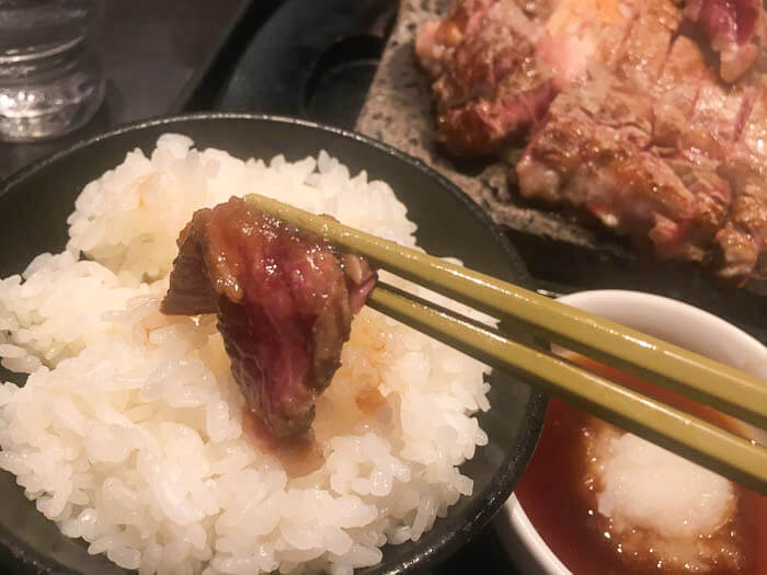 ごはんにバウンドさせてパクリ