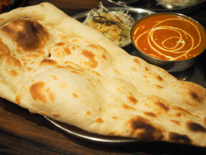 【クシ(KHUSHI) 】高岡のインドカレー、中辛のバターチキンが人気!!ナンの種類も豊富
