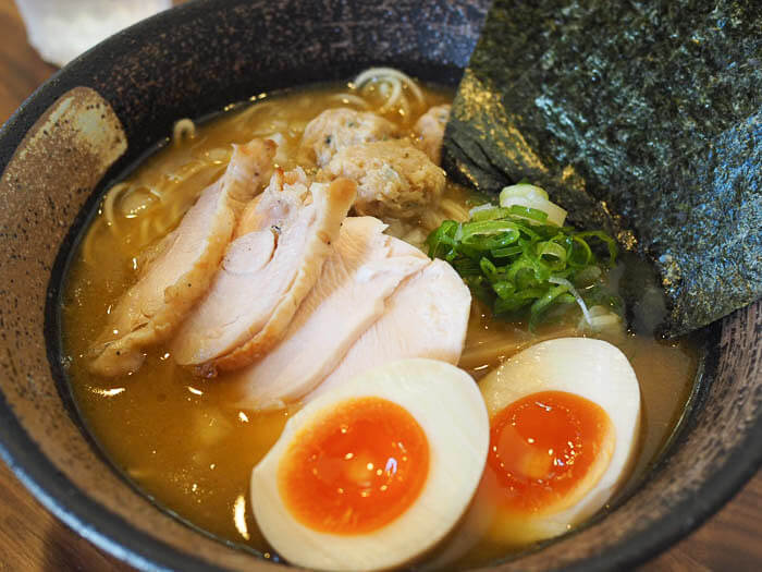 【麺屋 虎珀(こはく)】高岡にオープンした鶏白湯ラーメン、濃厚だけどあっさりの至極の一杯