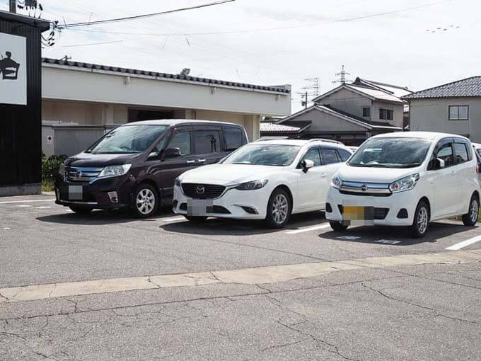 虎珀の駐車場
