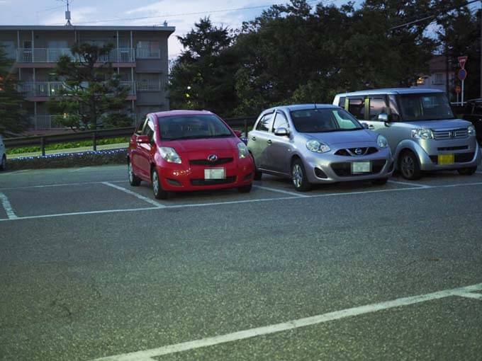 めん八の無料駐車場