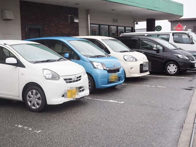 広々とした駐車場