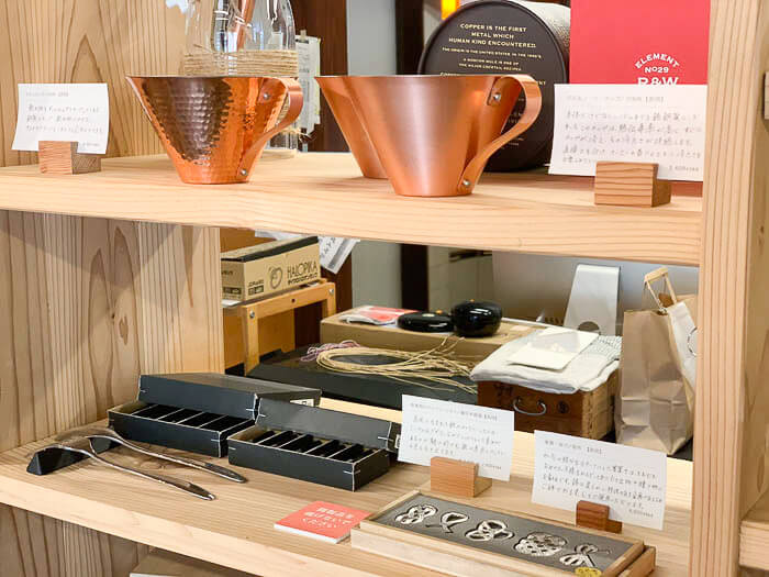 はんぶんこの店内