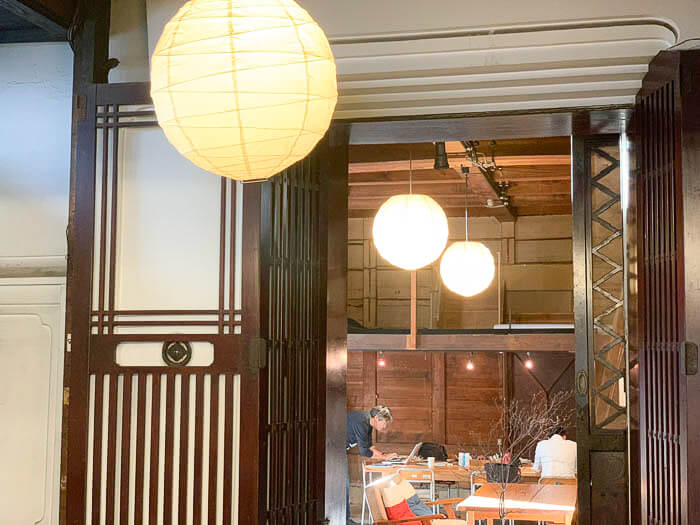 土蔵を改装した図書室