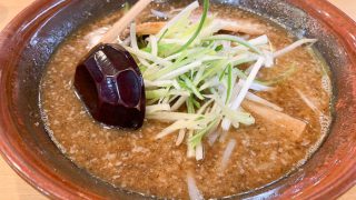 【むてっぽう 富山】ラーメンは魚介の効いた醤油味!!サガリと麦ごはんがうまい