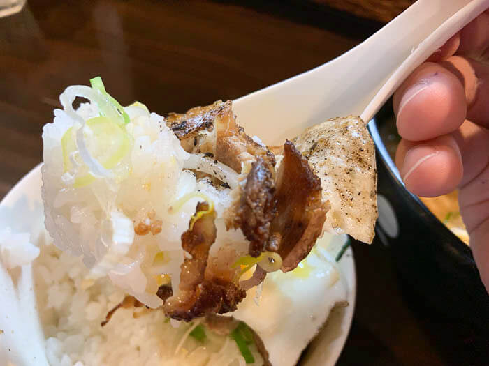 あぶりチャーシュー丼をいただく
