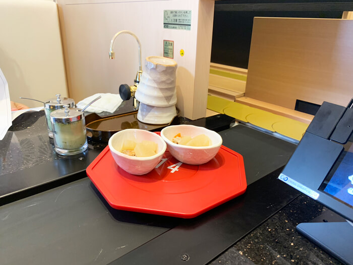 レーンから小鉢が登場!