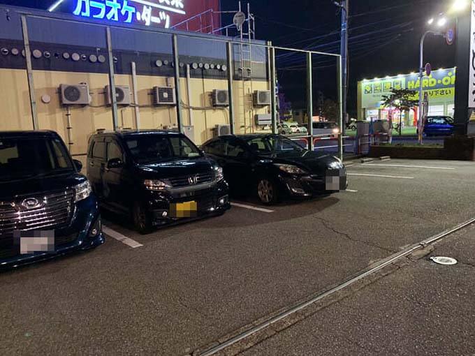 お店の駐車場は広い