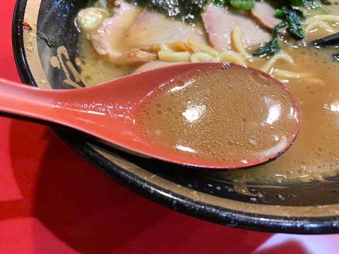 こってり系でうまい豚骨醤油スープ