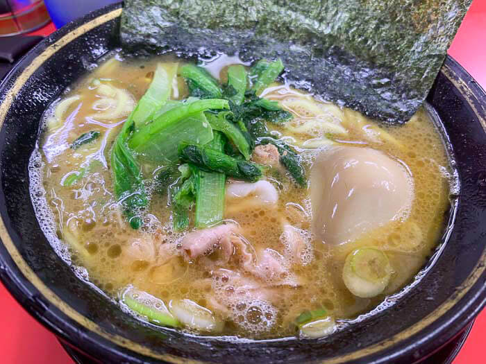 【はじめ家】吉村家直系の四天王家系ラーメン!!にんにくトッピングがおすすめ