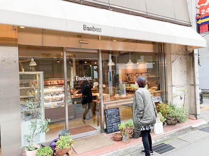 中央通りにある老舗のパン屋さん