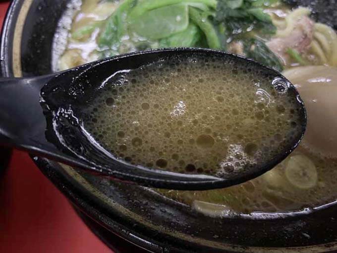 鶏油がうまいこってりスープ