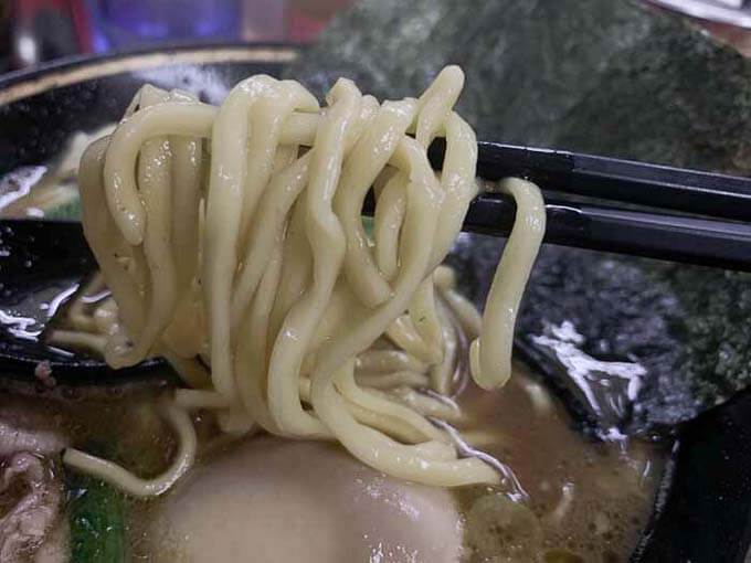 食べ応えがある中太麺
