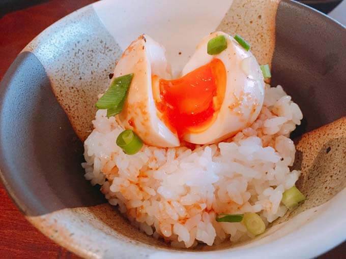 半熟玉子がごはんに絡む