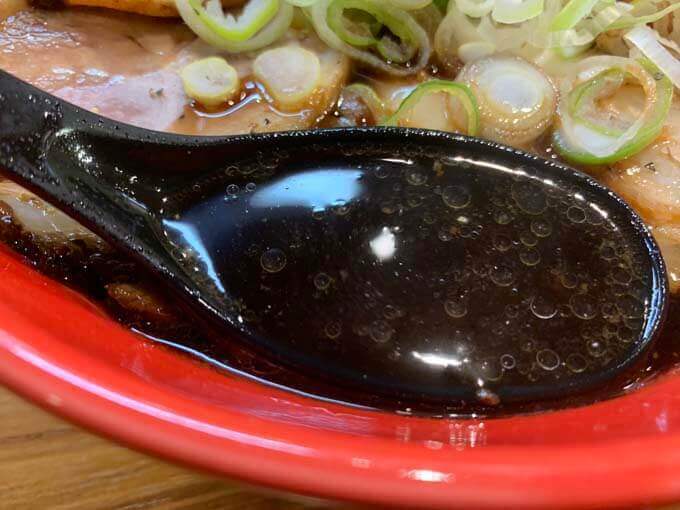 意外とあっさりとした醤油スープ