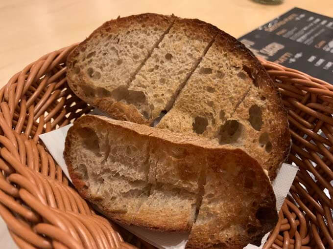 フォカッチャとソースがよく合う