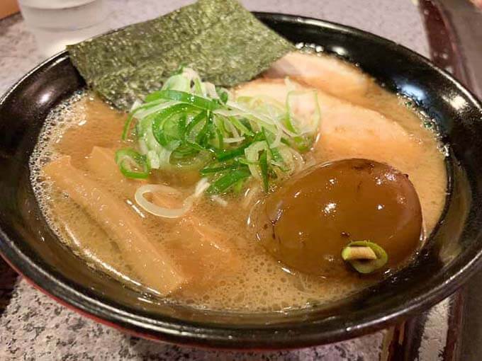どうぶつ系の味強めの醤油ラーメン
