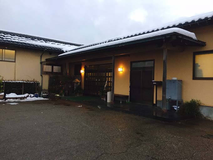 民宿のあたたかみを感じる建物