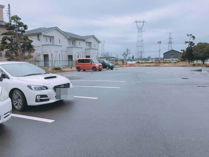 広々とした駐車場
