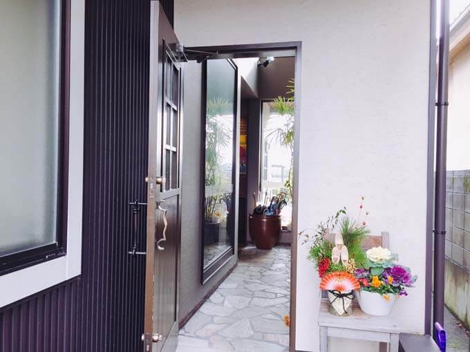裏口からも入店可能