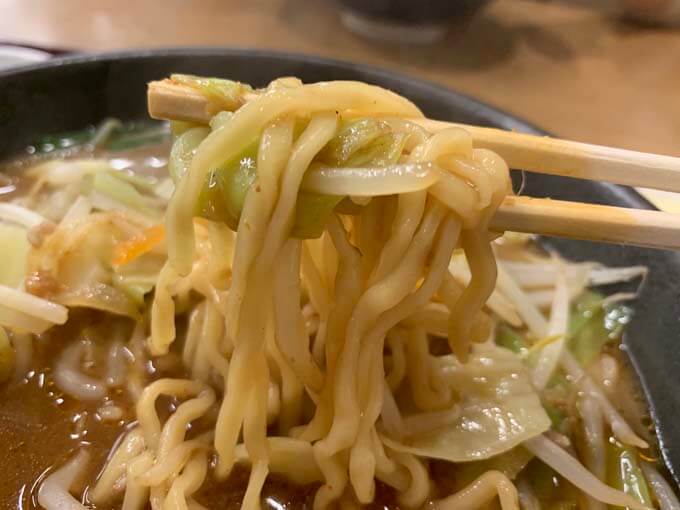 シャキシャキ食感に合う中太麺