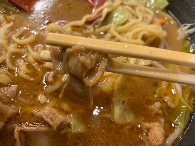 トロトロになるまで煮込まれた牛もつ