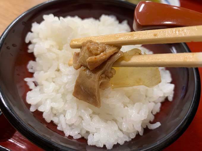 白いごはんと牛もつが合う