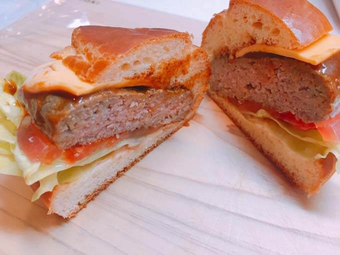 ハンバーグの厚みがすごい