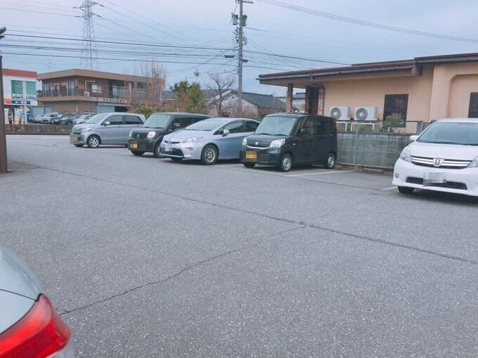 駐車場も広々としています