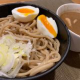 とみ田 宅麺 | 魚介豚骨のつけそば「極太の麺がとにかくうまい一杯」