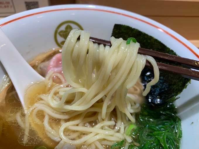 喉越しの良いストレート麺