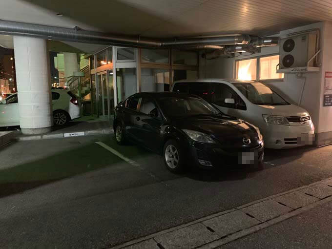 お店の前の駐車場