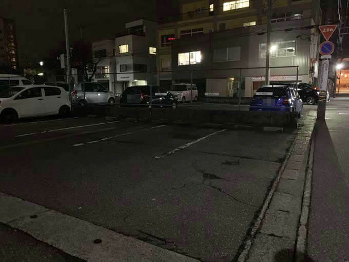 マンション横の駐車場