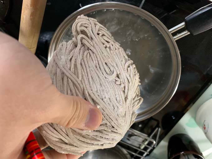 麺を投入