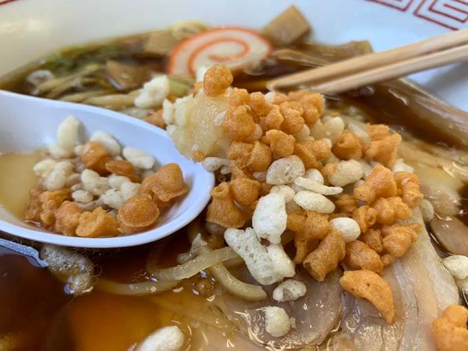 揚げ玉を入れて旨味をプラス