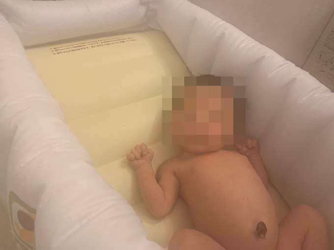 気持ち良さそうな赤ちゃん
