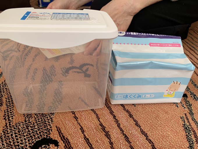 箱と軽量スプーンが付いているセット