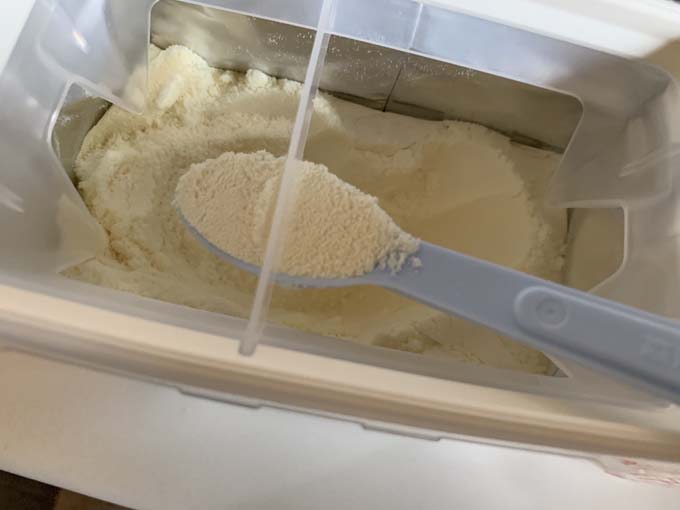 専用スプーンでサクッと計量