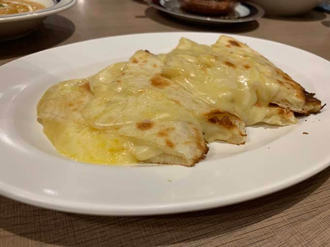 人気のチーズナン