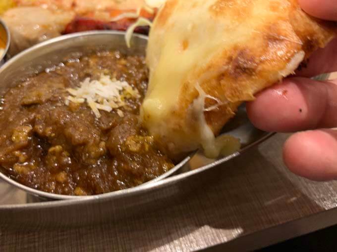 チーズナンでマイルドな味わいに