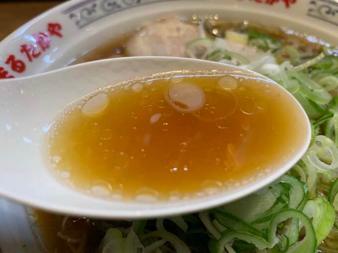 豚骨ベースの醤油スープ