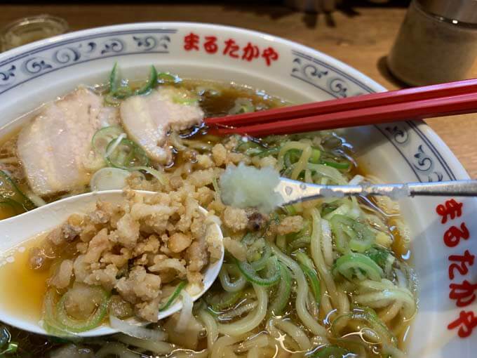 背脂とおろしにんにくをプラス
