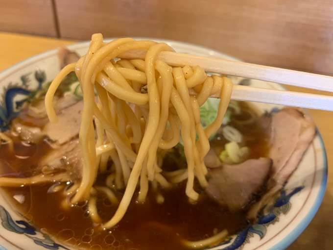 食べ応え抜群の中太麺