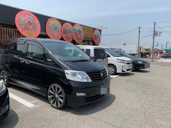 お店の駐車場もいっぱい