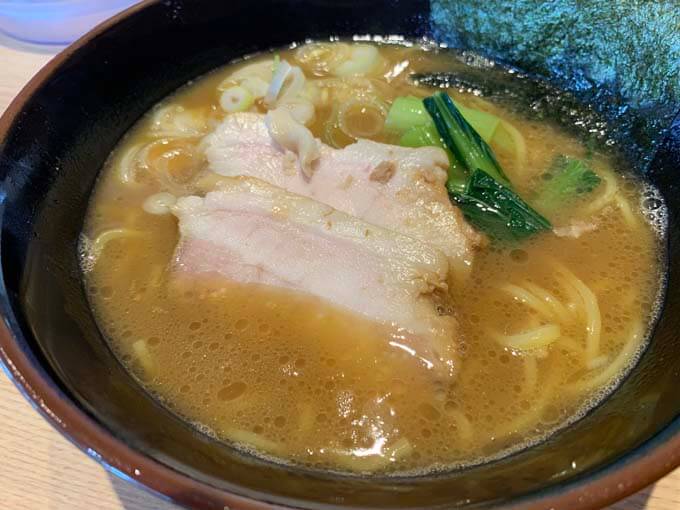 豚骨醤油ラーメン 750円