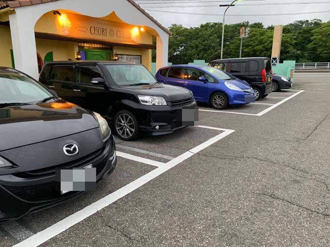 広々とした駐車場