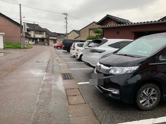 広めの駐車場