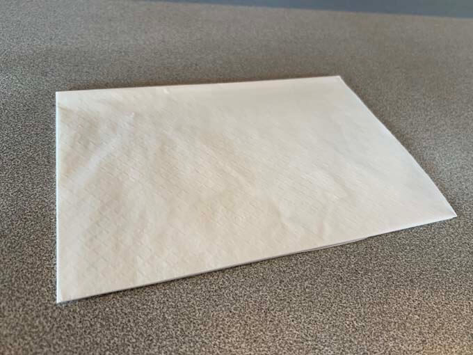 セルフで紙エプロンが利用できる