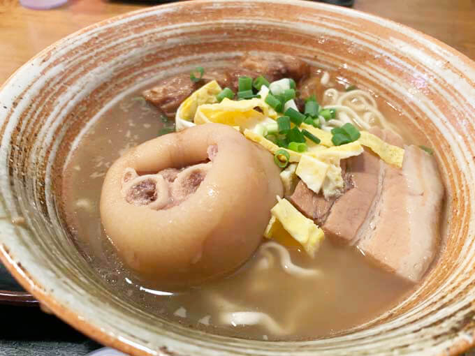 がっつり系トッピングの亀善ぜいたくそば